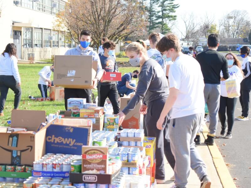 Food Drive Collects Record Donations for Thanksgiving